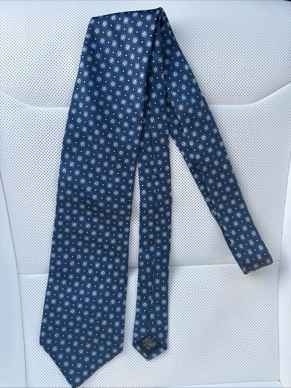 Banana Republic 100% Silk Tie Made in Italy Blue Geometric Designer Mens Tie